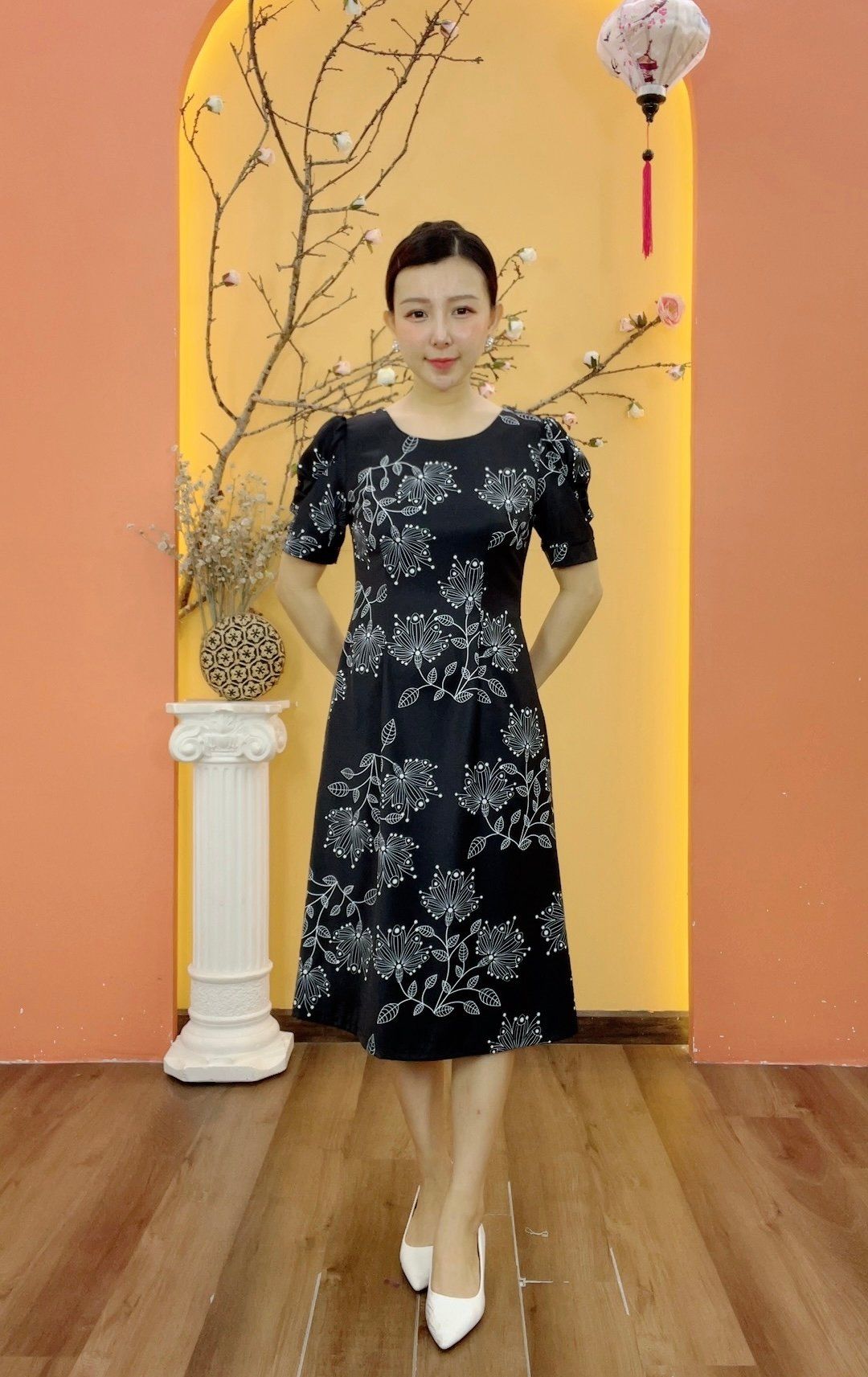 Đầm suông - Cổ tròn tay ngắn - CD - Đen hoa trắng - TTV1910