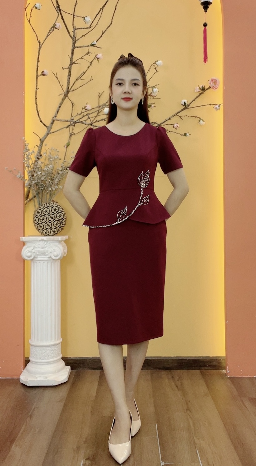 Đầm body - Cổ tròn tay ngắn kết cườm - CD - Đỏ rượu - TTV1914