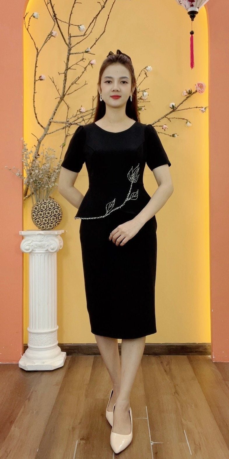 Đầm body - Cổ tròn tay ngắn kết cườm - CD - Đen - TTV1914