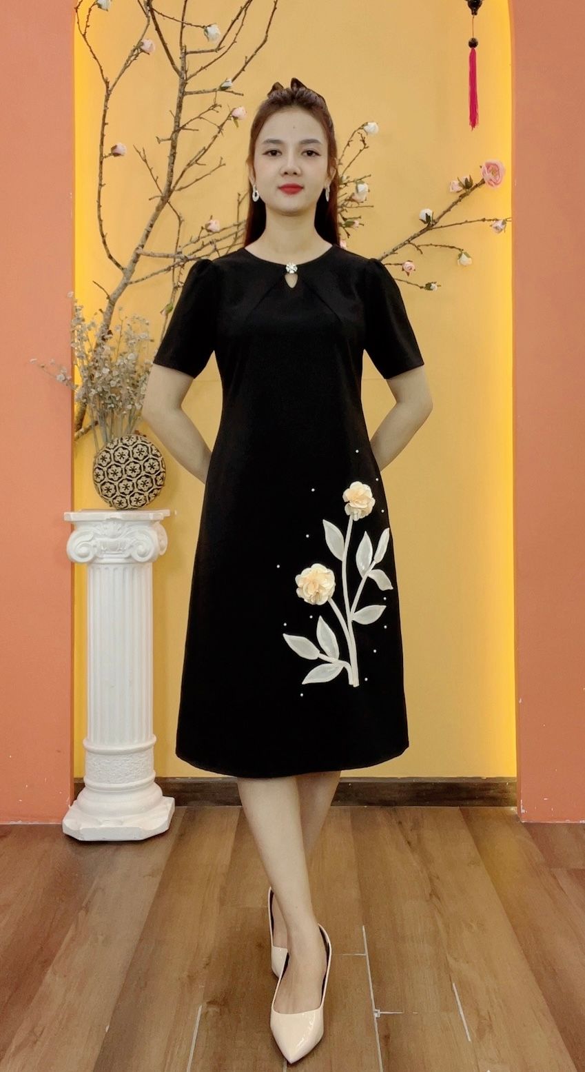 Đầm suông - Cổ tròn giọt nước kết hoa đính ngọc tay ngắn - CD - Đen - TTV1915