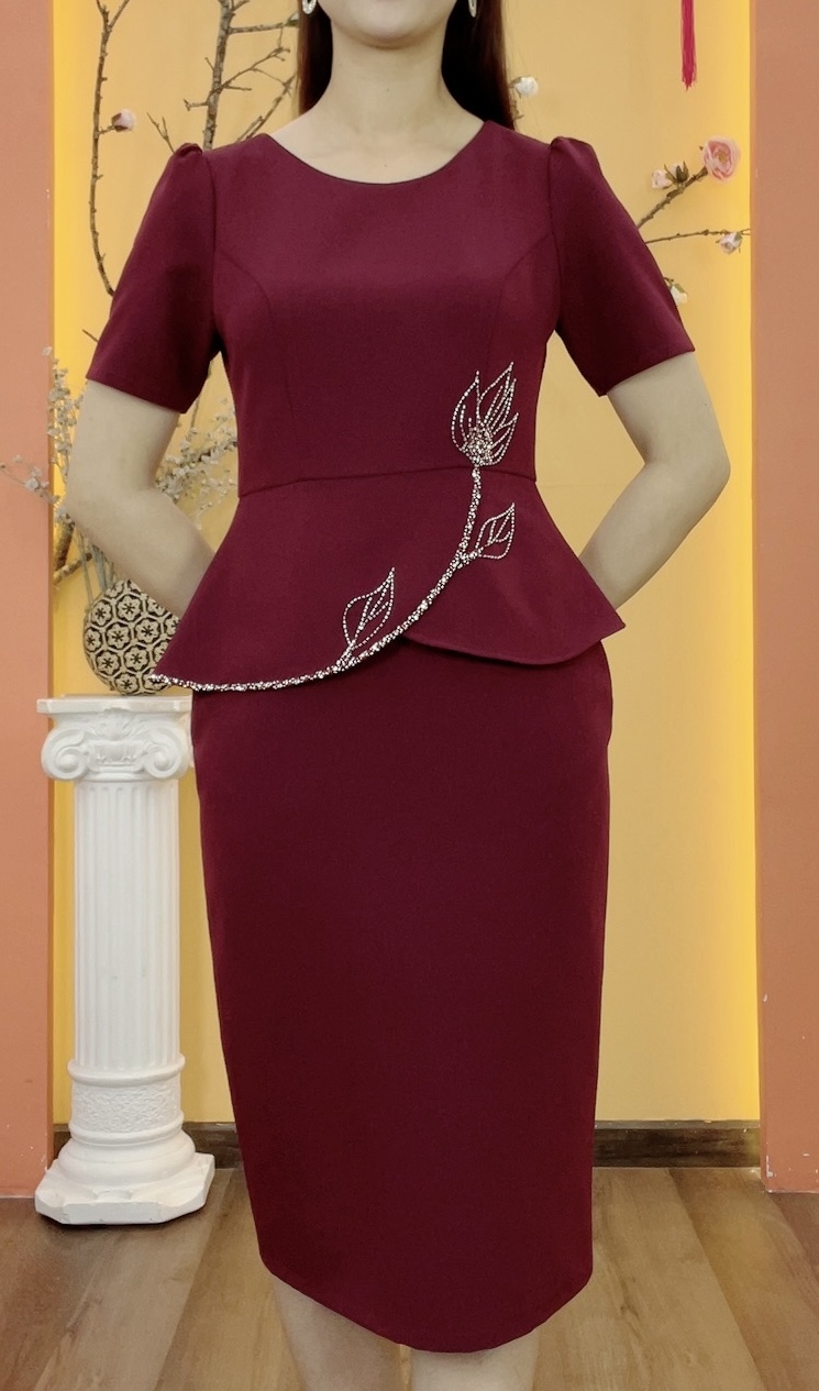 Đầm body - Cổ tròn tay ngắn kết cườm - CD - Đỏ rượu - TTV1914