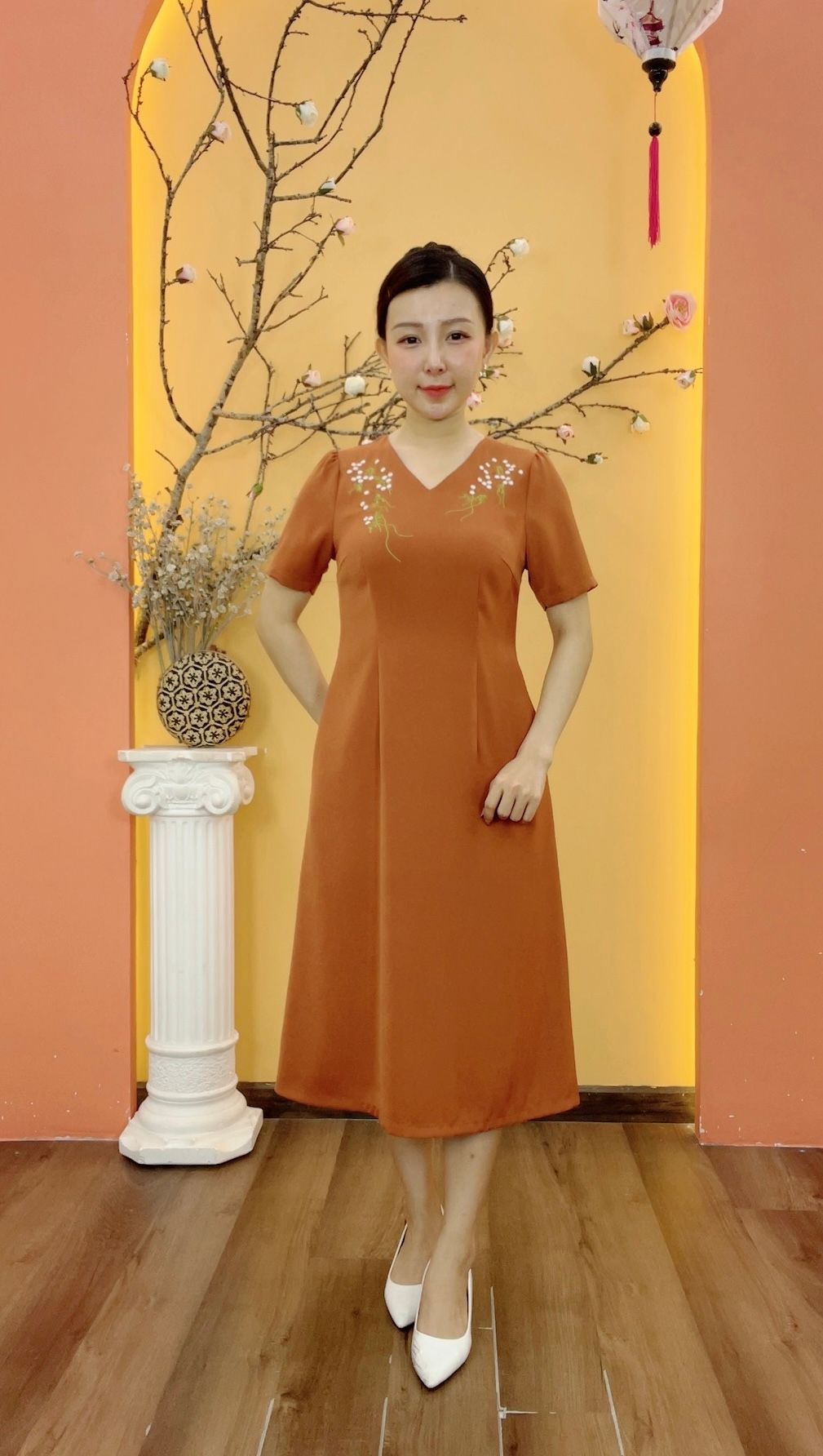 Đầm suông - Cổ tim thêu hoa tay ngắn - CD - Cam đất - TTV1906