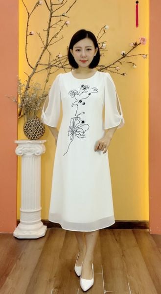 Đầm suông - Cổ tròn thêu hoa tay hồ điệp - AH - Trắng - TTV1872