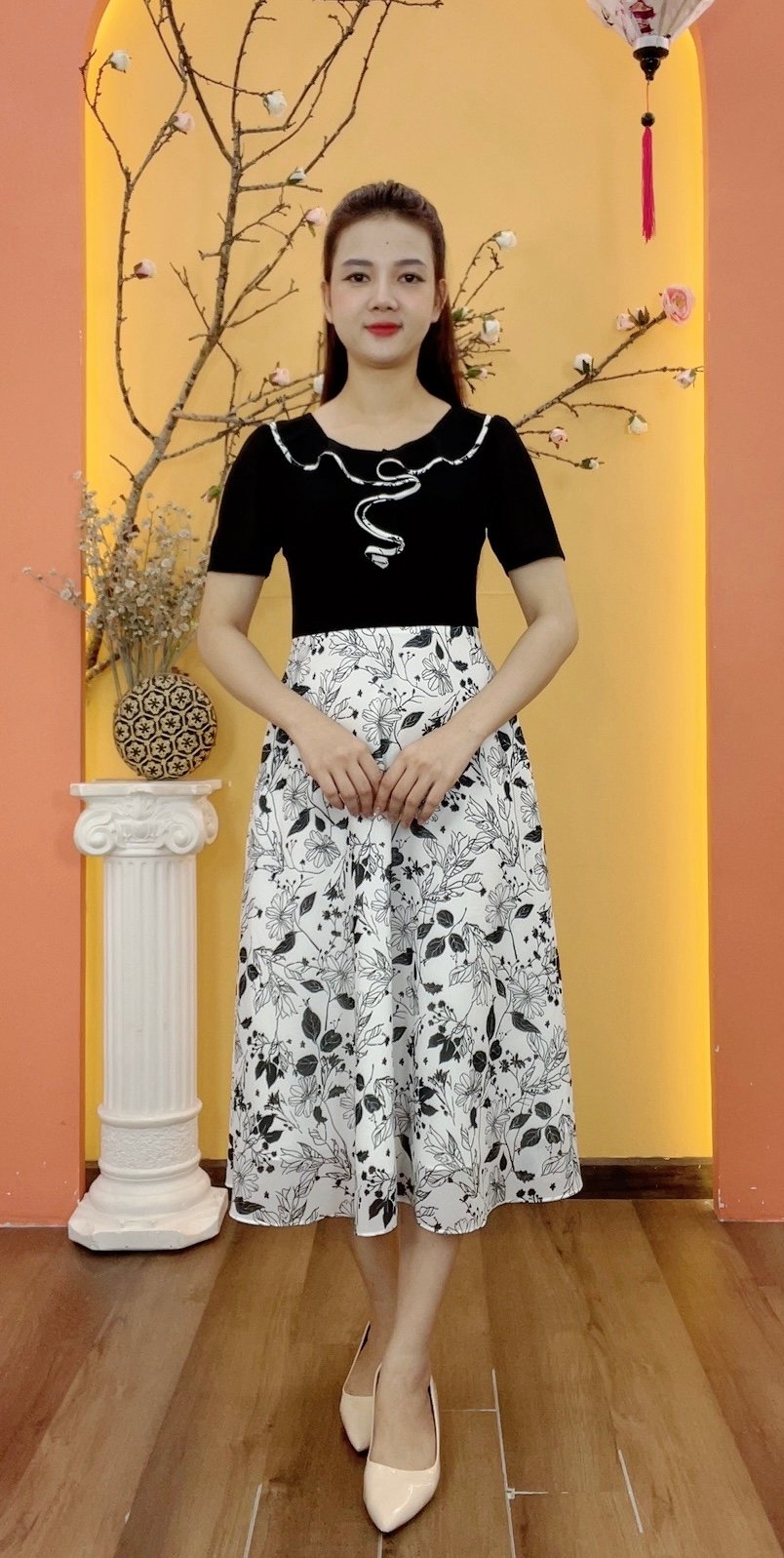 Đầm xòe - Cổ tròn bèo tay ngắn - CV - Trắng hoa đen - TTV1922