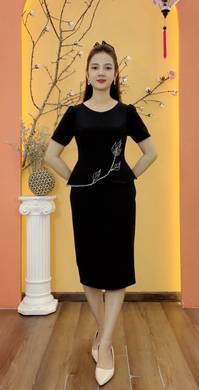 Đầm body - Cổ tròn tay ngắn kết cườm - CD - Đen - TTV1914