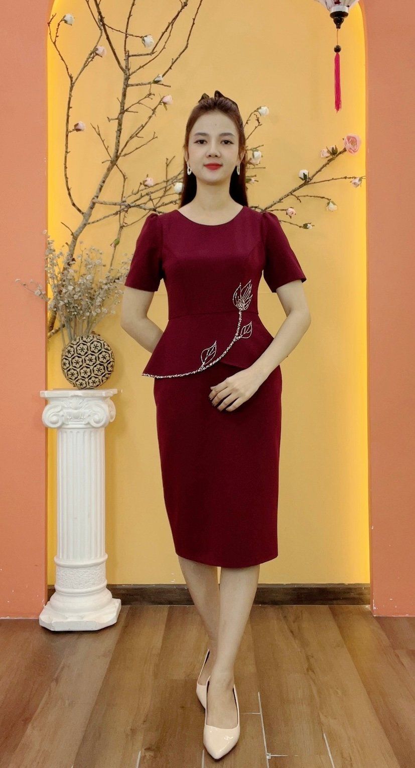 Đầm body - Cổ tròn tay ngắn kết cườm - CD - Đỏ rượu - TTV1914