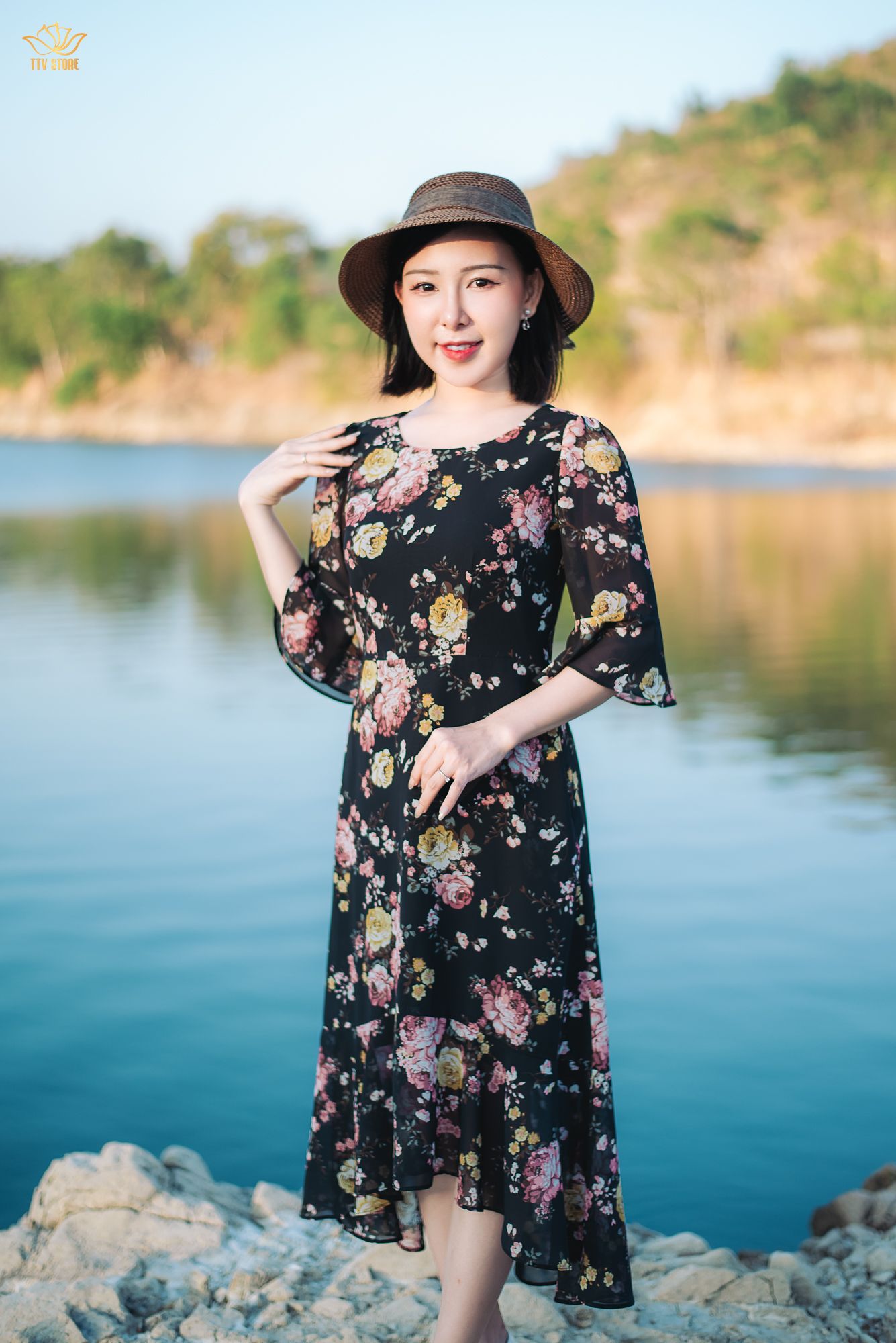 Đầm xòe mullet - Cổ tròn tay chuông - CD - Đen hoa - TTV1862