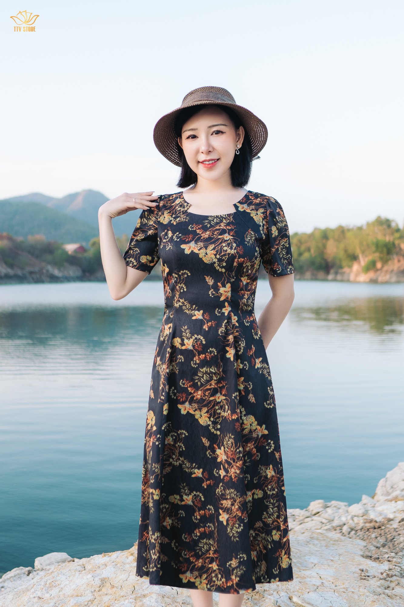 Đầm xòe 8 mảnh - Cổ tròn tầng tay ngắn - CV - Đen hoa vàng - TTV1864
