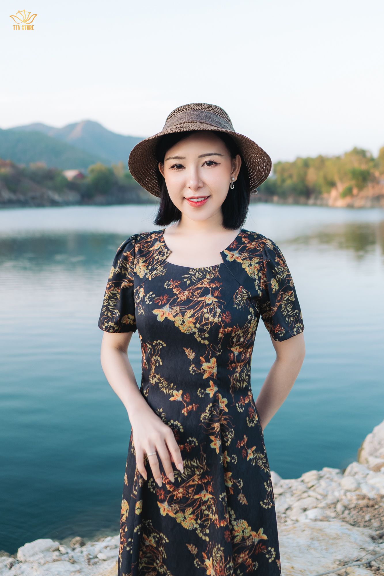 Đầm xòe 8 mảnh - Cổ tròn tầng tay ngắn - CV - Đen hoa vàng - TTV1864