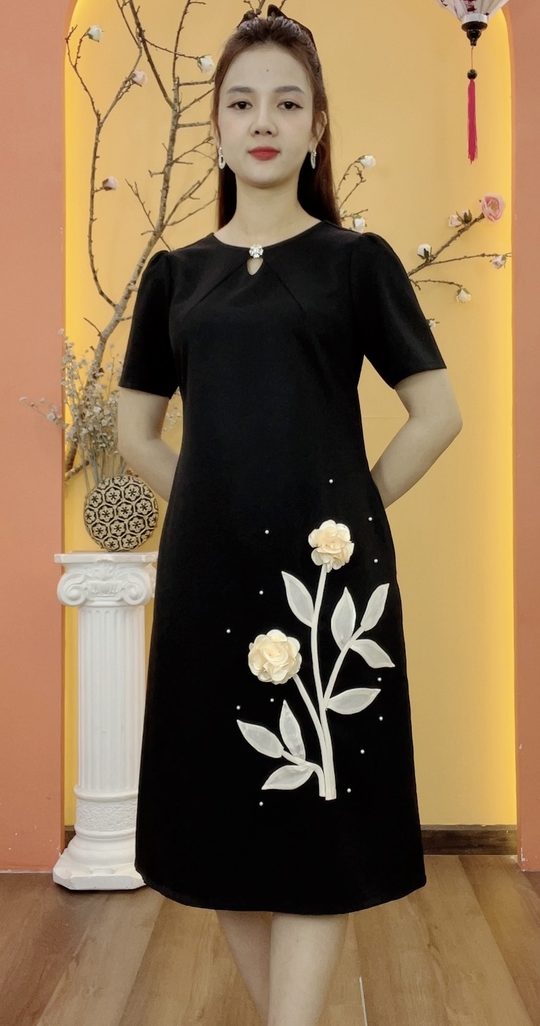 Đầm suông - Cổ tròn giọt nước kết hoa đính ngọc tay ngắn - CD - Đen - TTV1915