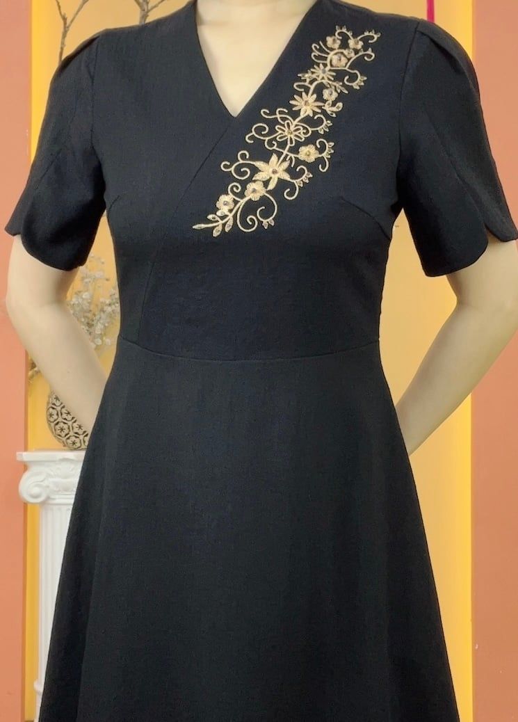 Đầm xòe - Cổ tim thêu hoa tay ngắn - CT - Đen - TTV1893