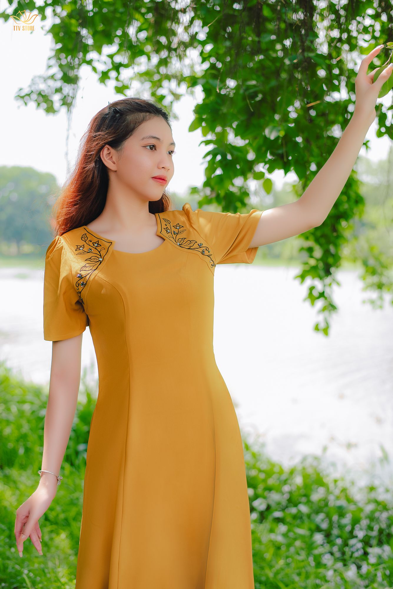 Đầm xòe - Cổ tròn tay ngắn thêu hoa - CV - Vàng nghệ  - TTV1393