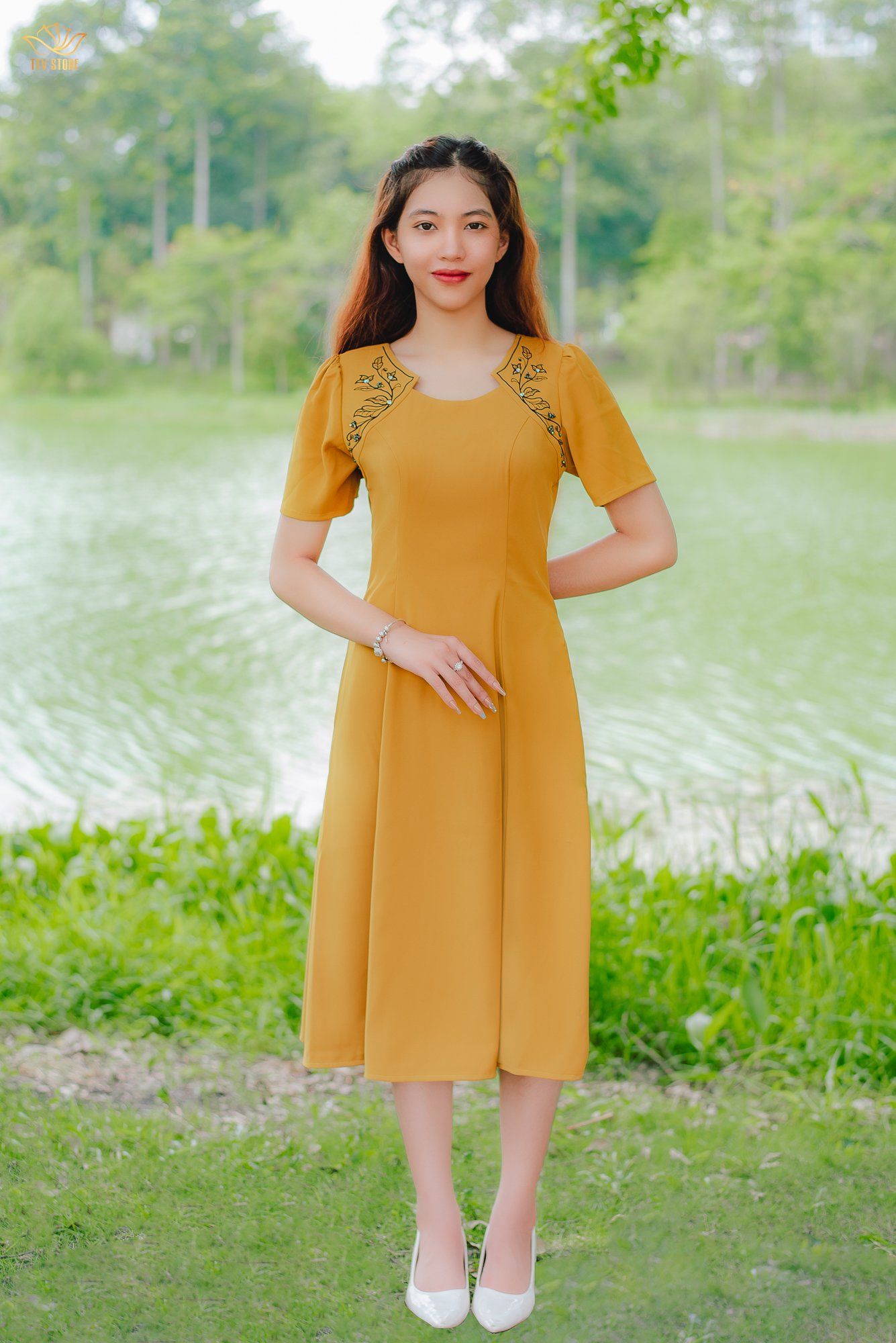 Đầm xòe - Cổ tròn tay ngắn thêu hoa - CV - Vàng nghệ  - TTV1393