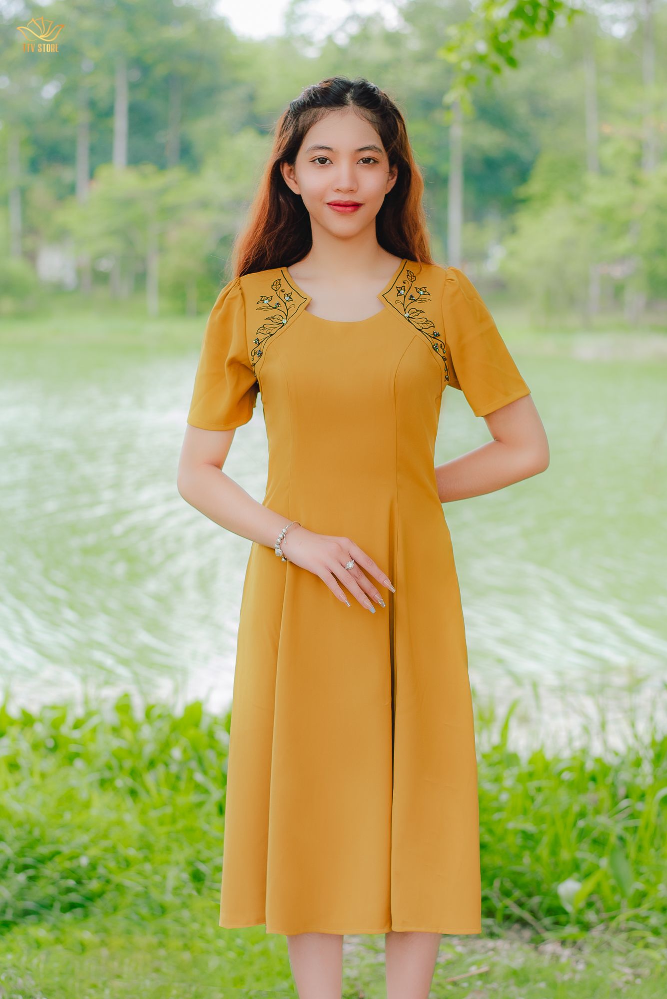 Đầm xòe - Cổ tròn tay ngắn thêu hoa - CV - Vàng nghệ  - TTV1393