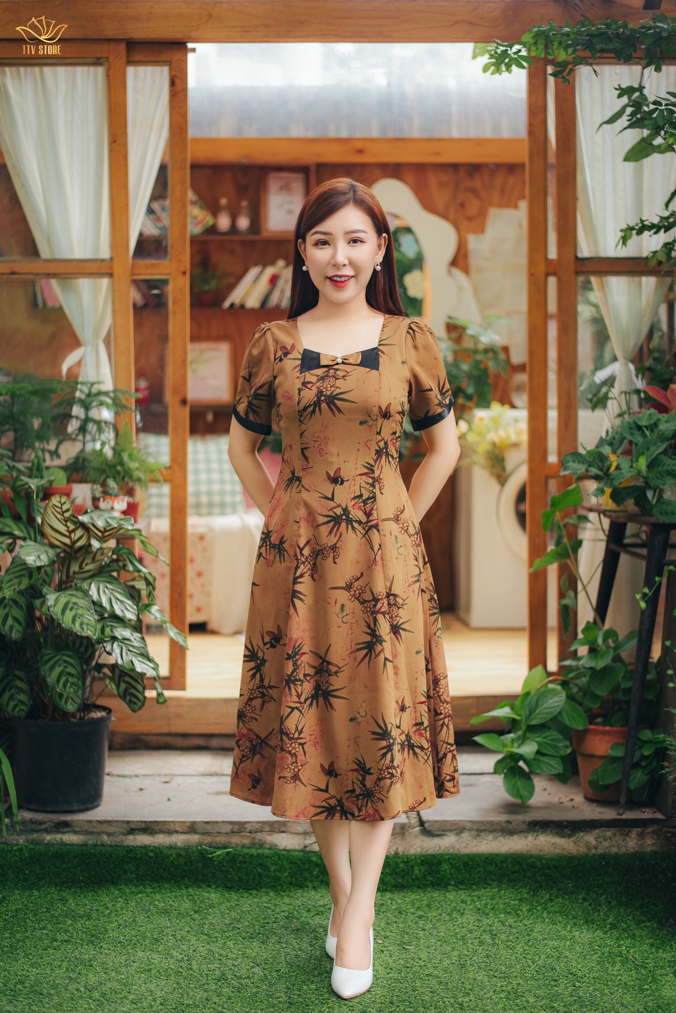 Đầm xòe 8 mảnh - Cổ vuông tim nơ kết ngọc tay ngắn - AH - Nâu họa tiết - TTV1618