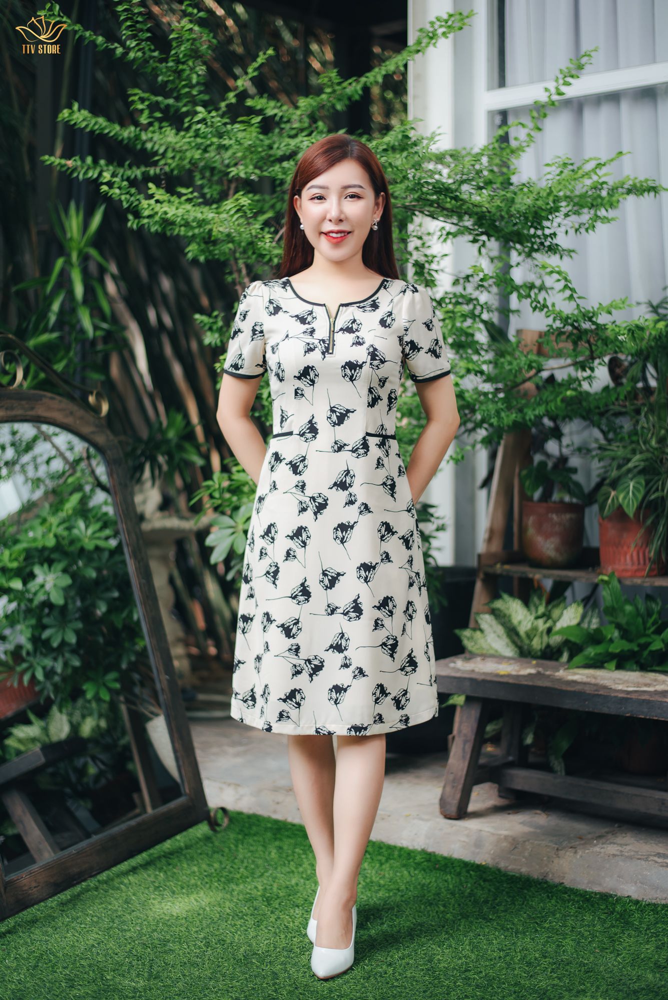 Đầm suông - Cổ tròn tay ngắn - CV - Trắng hoa đen - TTV1620