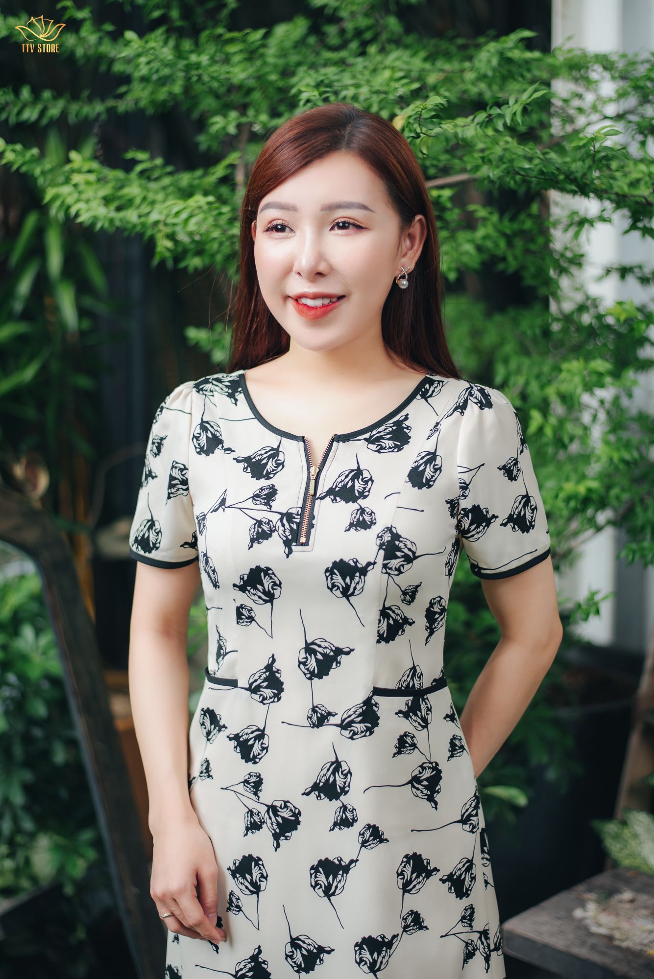 Đầm suông - Cổ tròn tay ngắn - CV - Trắng hoa đen - TTV1620