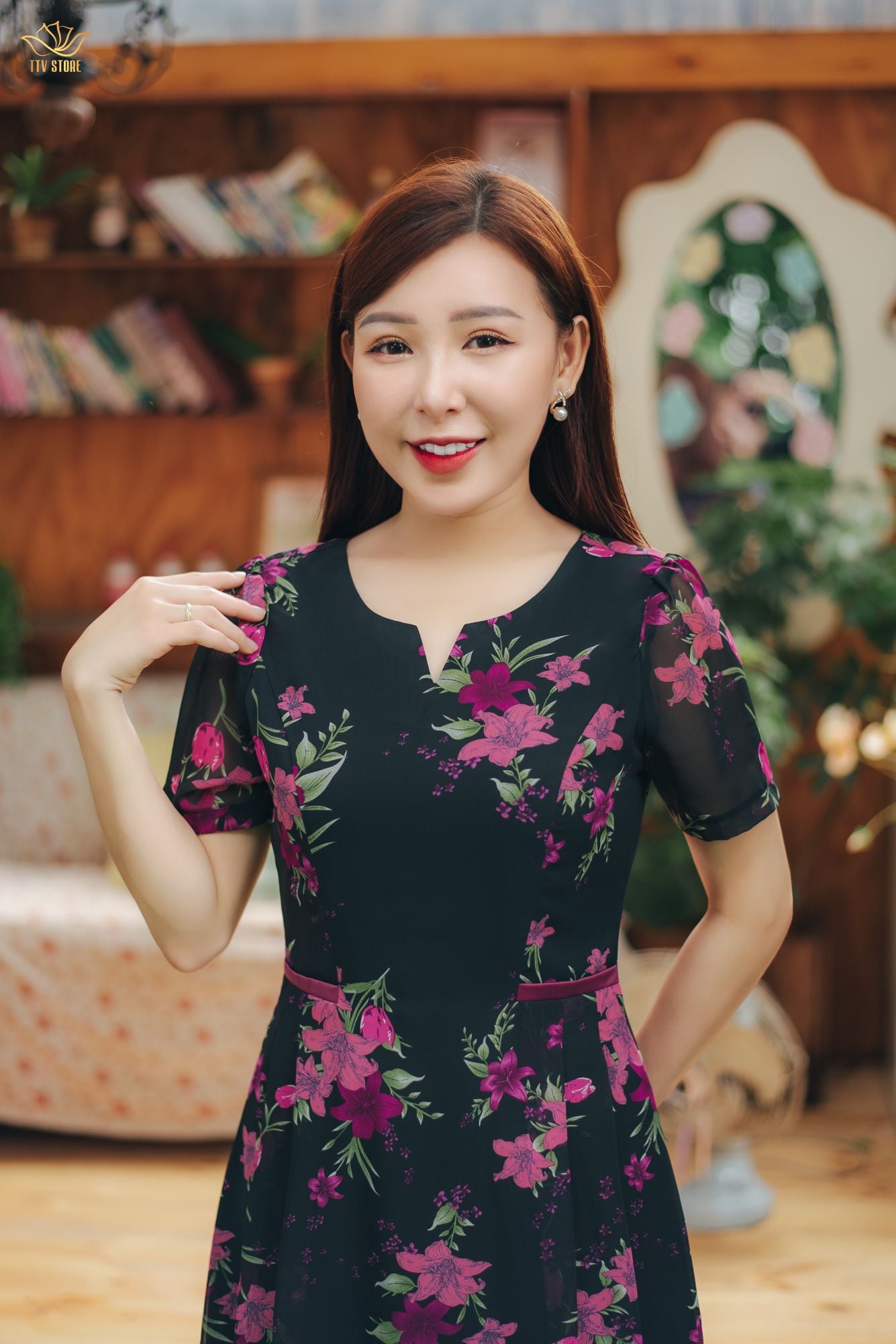 Đầm xòe - Cổ tròn khoét V tay ngắn - AH - Đen hoa hồng - TTV1600