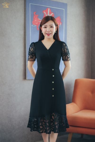 Đầm form A - Cổ tim đắp chéo kết nút tay ngắn - AH - Đen - TTV1591
