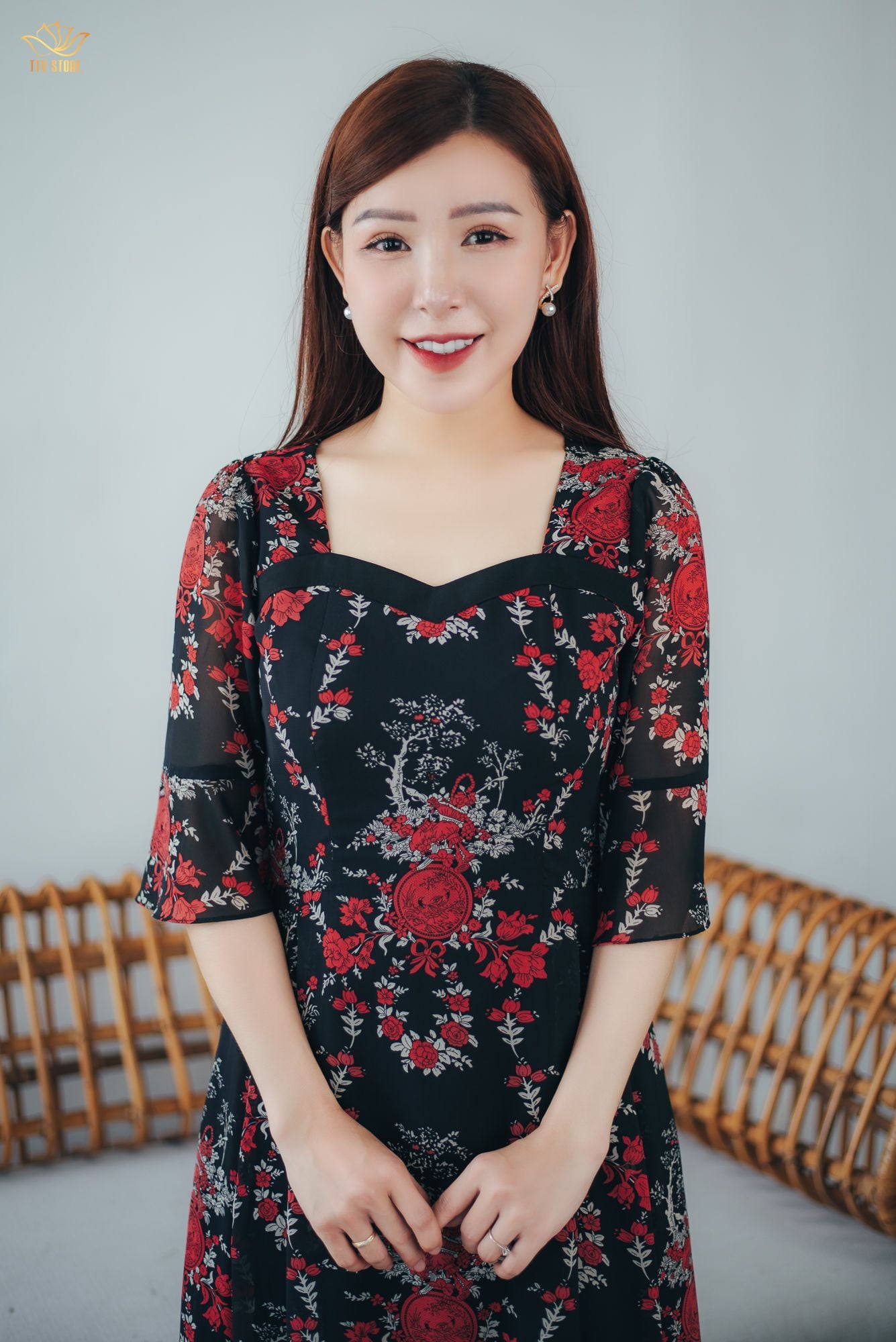 Đầm xòe - Cổ vuông tim tay chuông - CT - Đen hoa đỏ - TTV1605