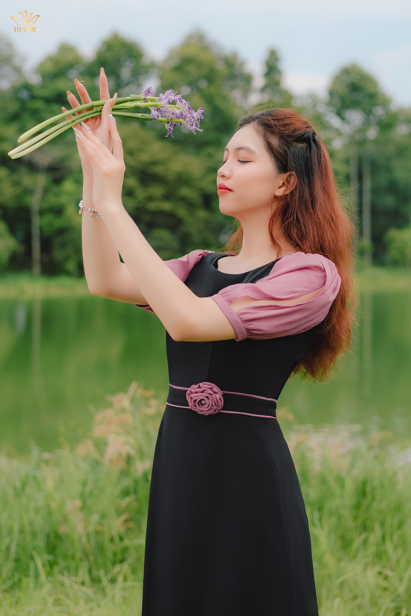 Đầm xòe - Cổ tròn tay lỡ - CV - Đen Hồng - TTV1378#