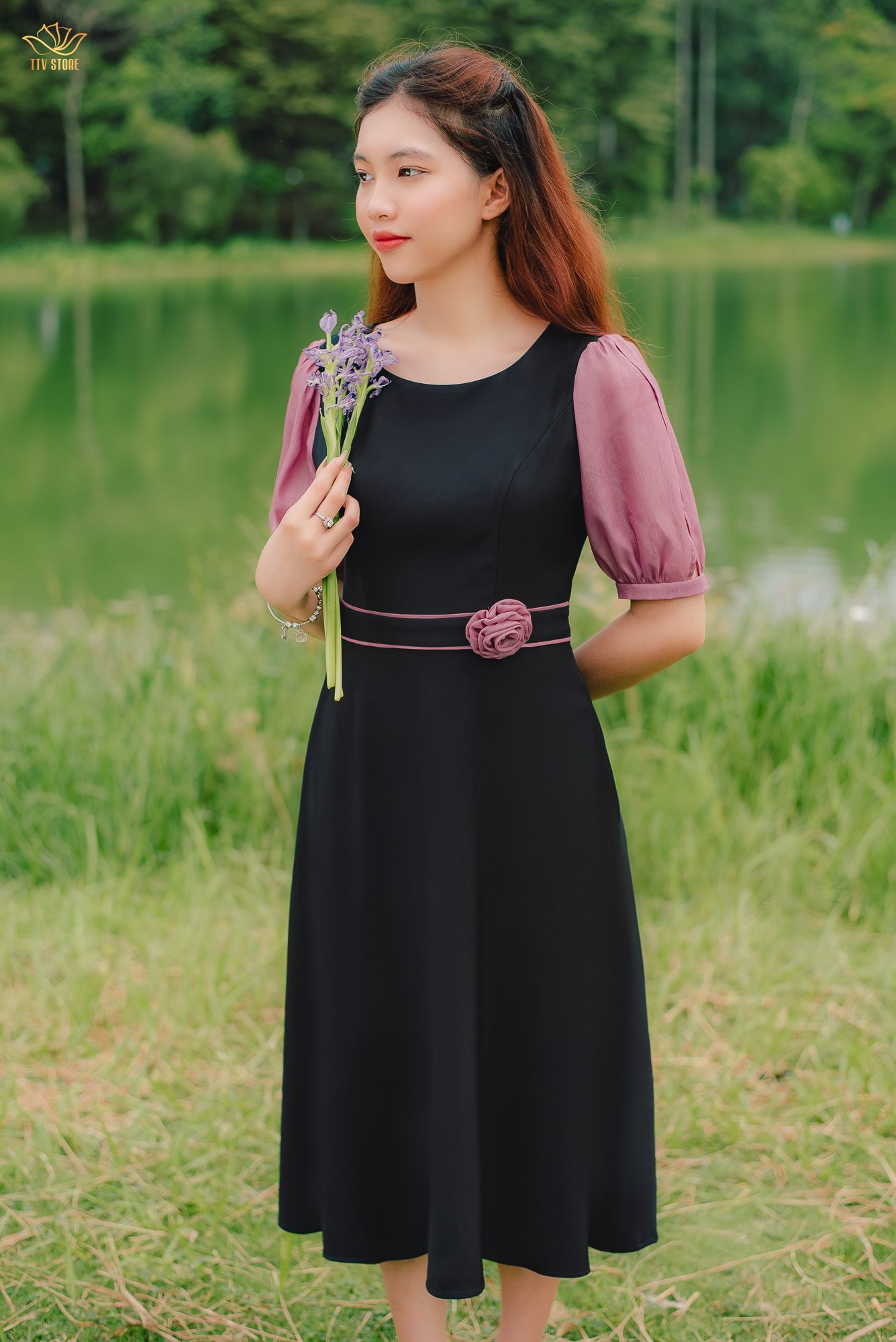 Đầm xòe - Cổ tròn tay lỡ - CV - Đen Hồng - TTV1378#