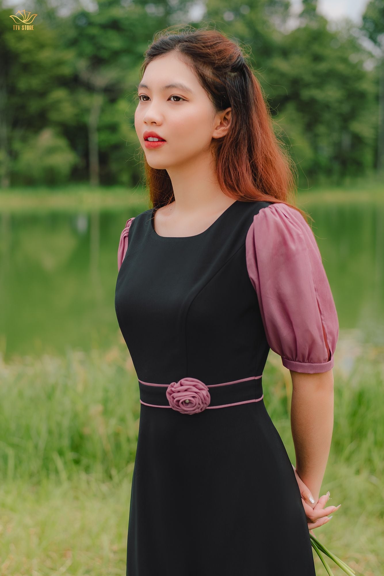 Đầm xòe - Cổ tròn tay lỡ - CV - Đen Hồng - TTV1378#