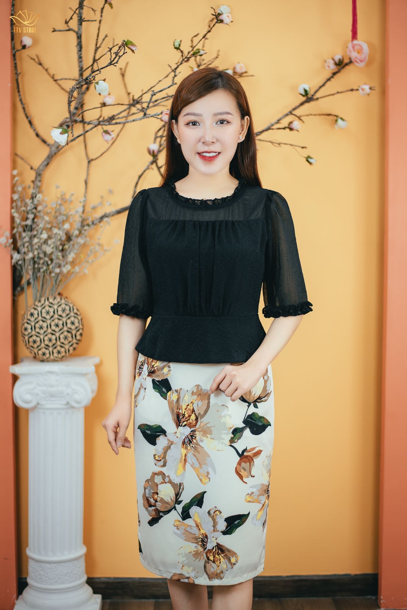 Đầm body - Cổ tròn tay lỡ - CT - Đen hoa - TTV1611