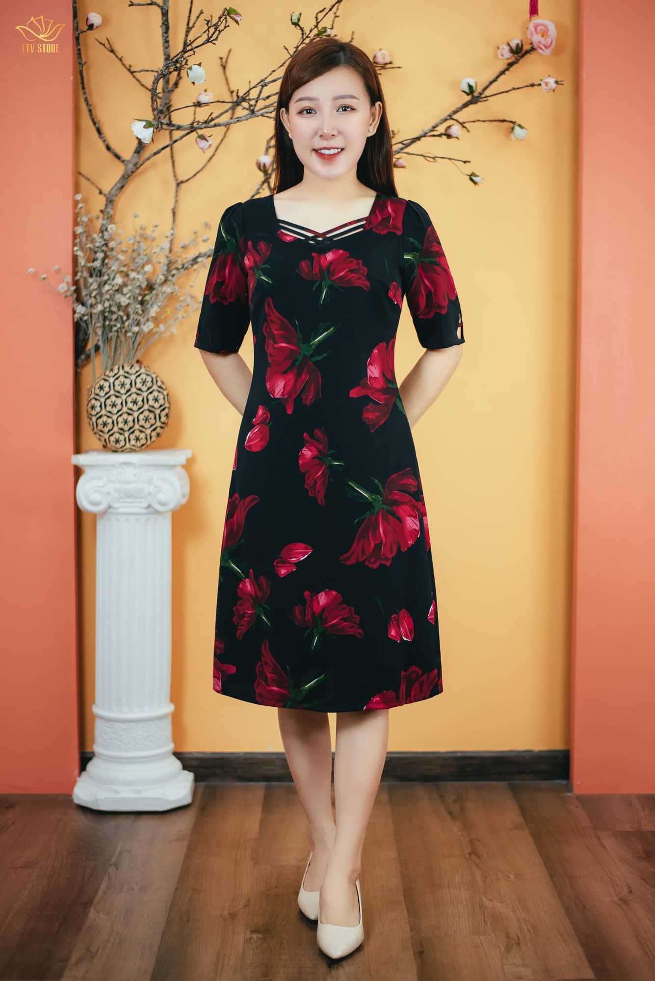 Đầm suông - Cổ vuông tim cách điệu tay lỡ - CD - Đen hoa đỏ - TTV1612