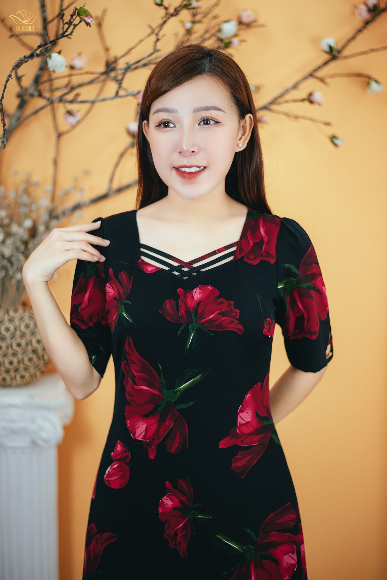 Đầm suông - Cổ vuông tim cách điệu tay lỡ - CD - Đen hoa đỏ - TTV1612