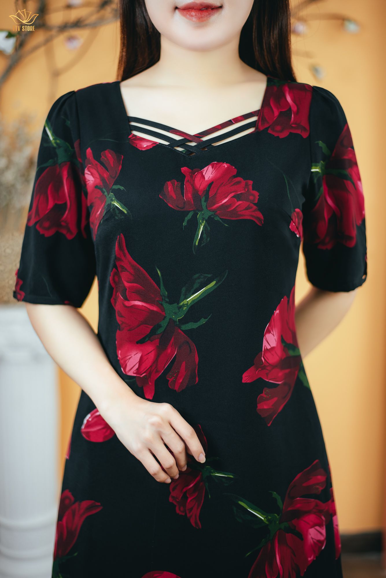 Đầm suông - Cổ vuông tim cách điệu tay lỡ - CD - Đen hoa đỏ - TTV1612