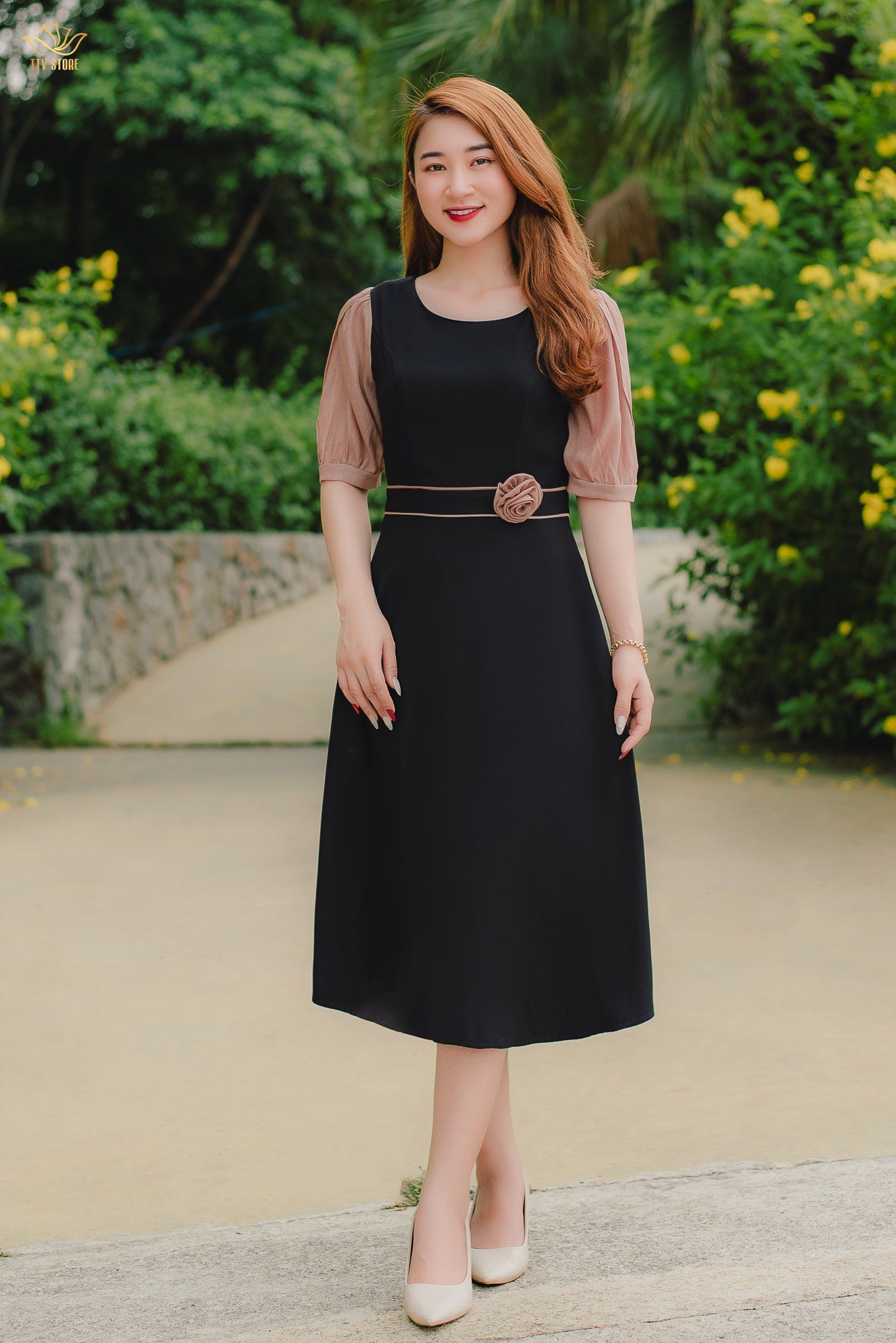 Đầm xòe cổ thuyền tay lỡ