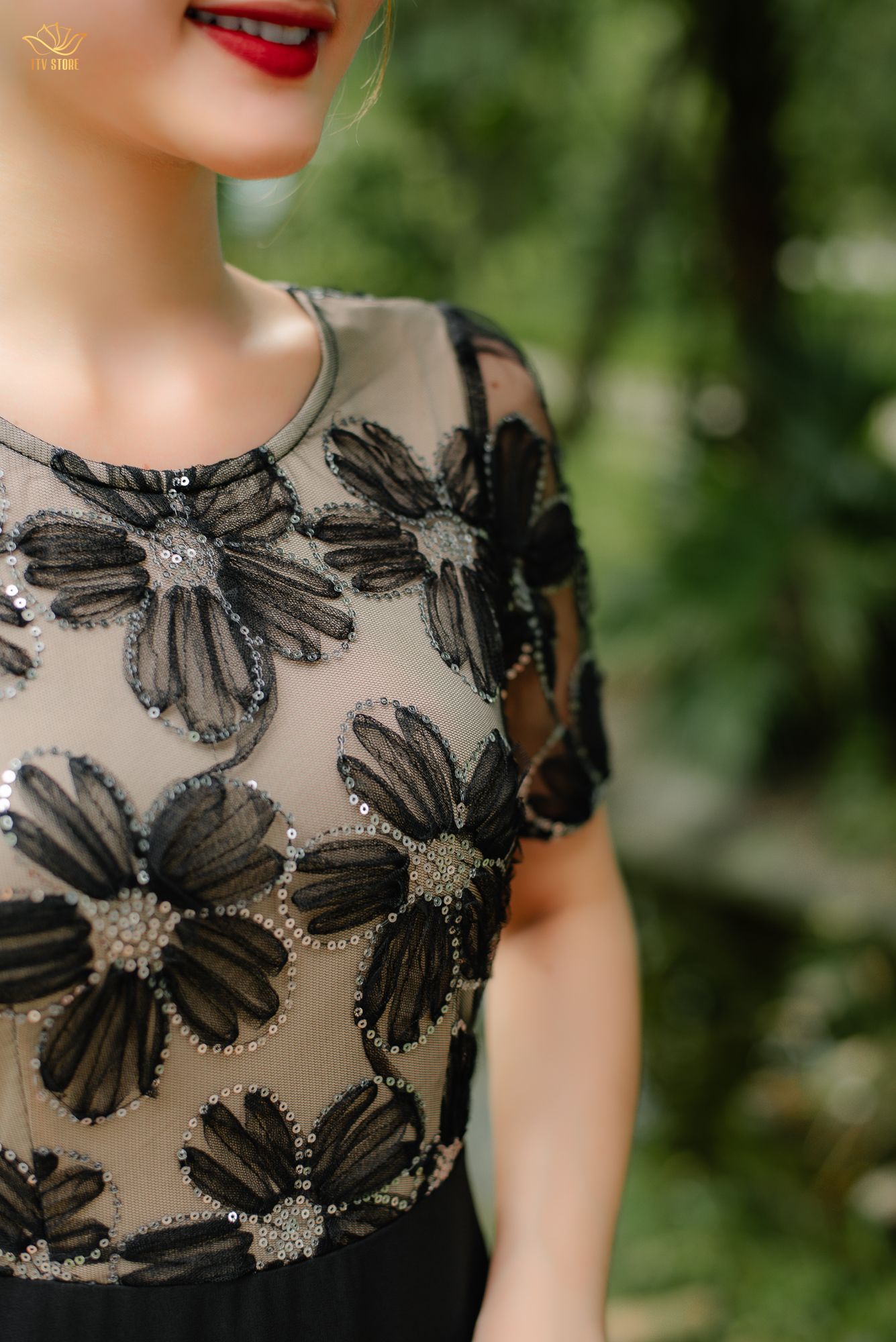 Đầm xòe - Cổ tròn tay ngắn - CT - Đen kết hoa - TTV1379