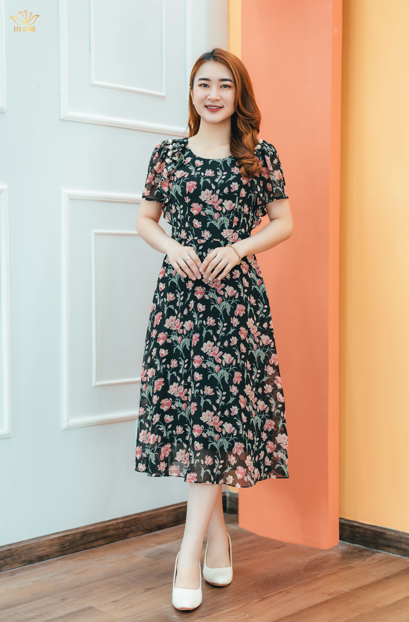 Đầm xòe - Cổ tròn bèo kết ngọc tay ngắn - CT - Đen hoa hồng - TTV1338