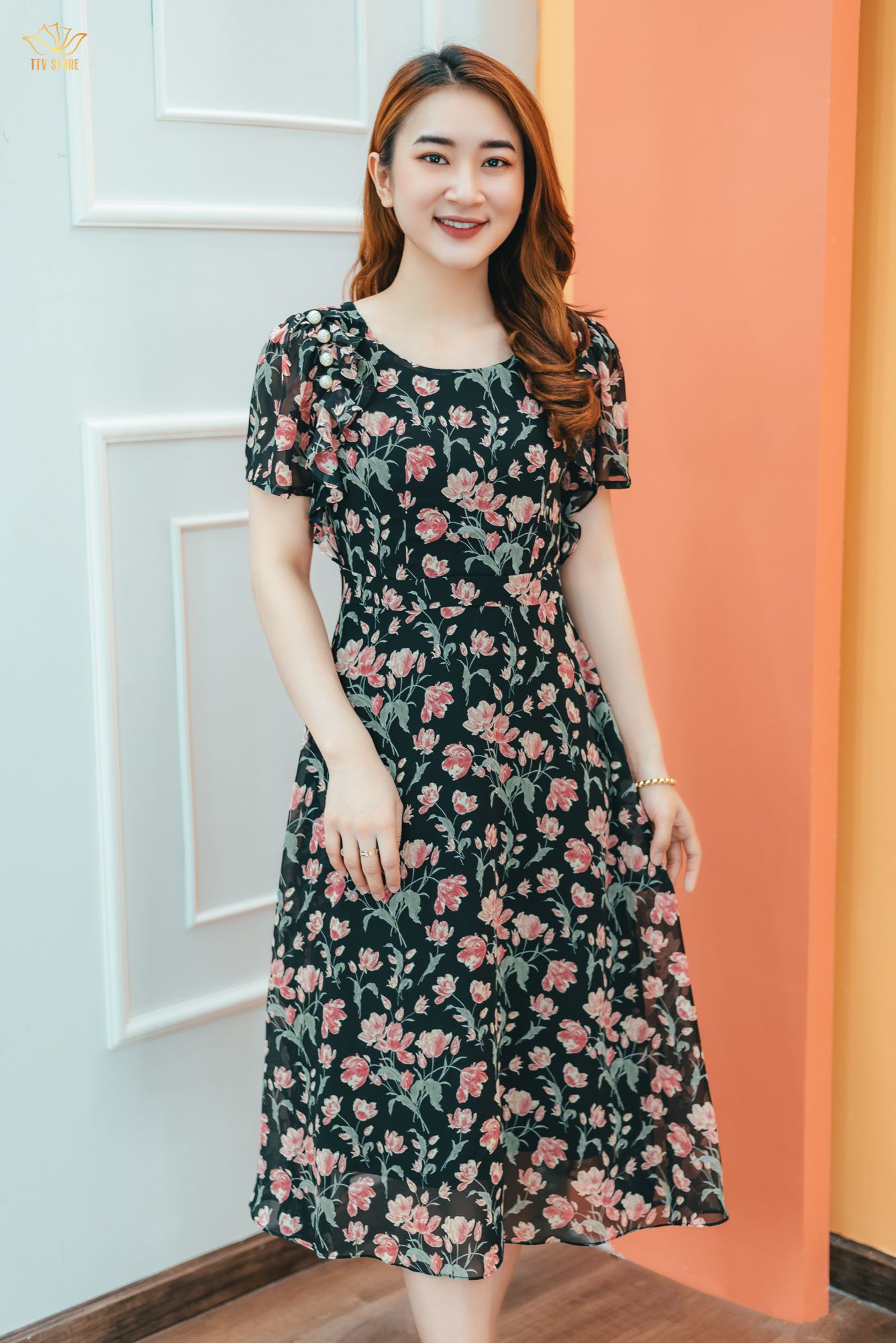 Đầm xòe - Cổ tròn bèo kết ngọc tay ngắn - CT - Đen hoa hồng - TTV1338