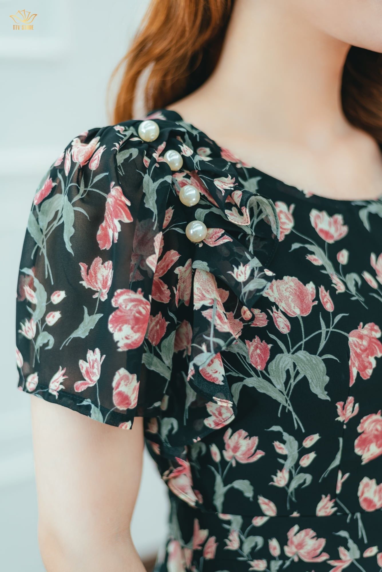 Đầm xòe - Cổ tròn bèo kết ngọc tay ngắn - CT - Đen hoa hồng - TTV1338