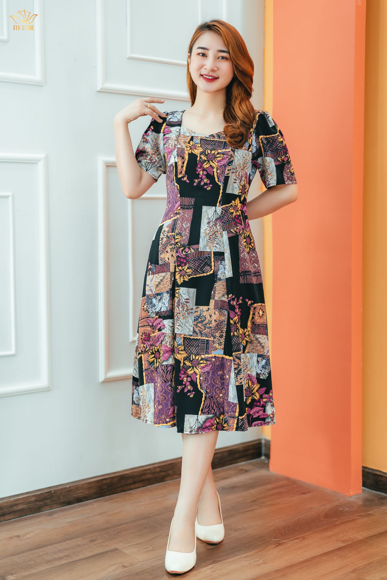 Đầm xòe 8 mảnh - Cổ vuông tay ngắn - AH - Đen họa tiết - TTV1400
