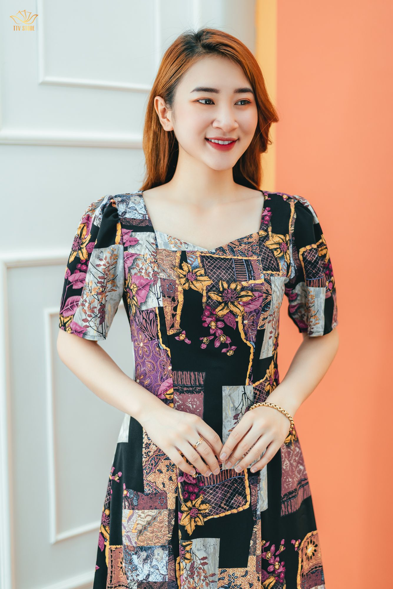 Đầm xòe 8 mảnh - Cổ vuông tay ngắn - AH - Đen họa tiết - TTV1400