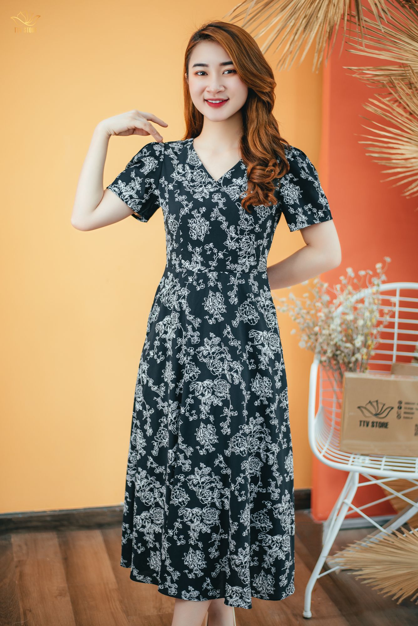 Đầm xòe - Cổ tim tay ngắn - CT - Đen hoa trắng - TTV1390