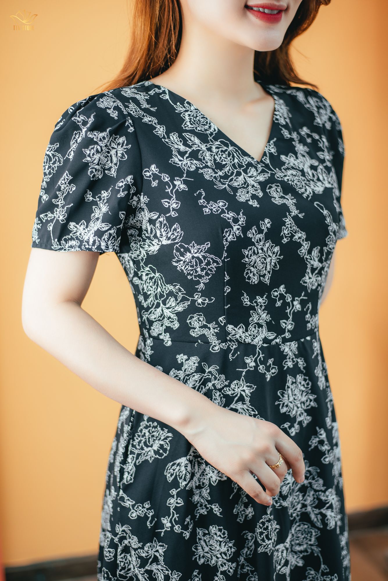 Đầm xòe - Cổ tim tay ngắn - CT - Đen hoa trắng - TTV1390