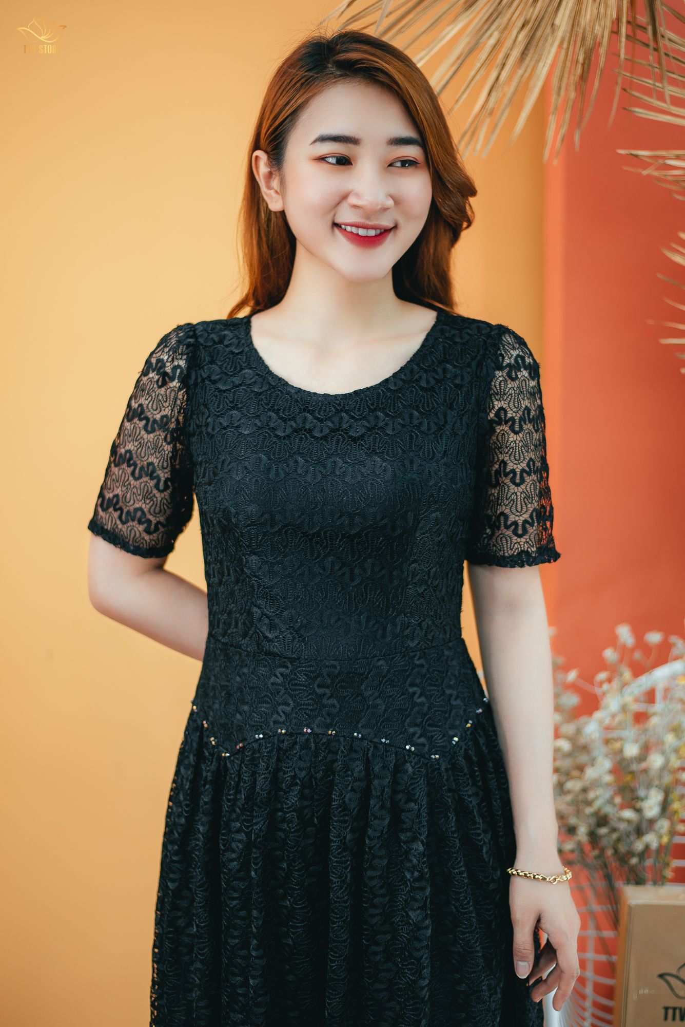 Đầm xòe - Cổ tròn tay ngắn - CT - Ren Đen - TTV1388