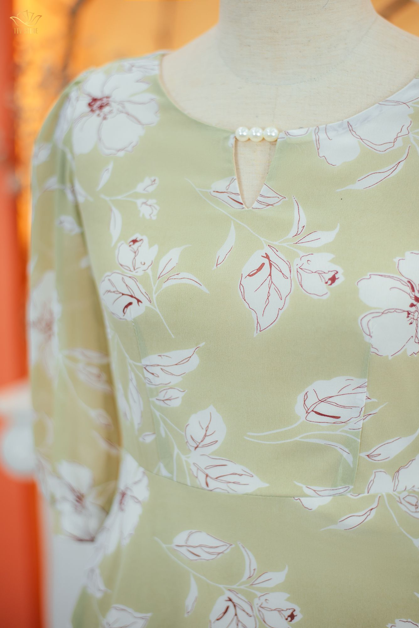 Đầm xòe - Cổ tròn khoét V kết ngọc tay lỡ - CT - Xanh hoa trắng - TTV1697