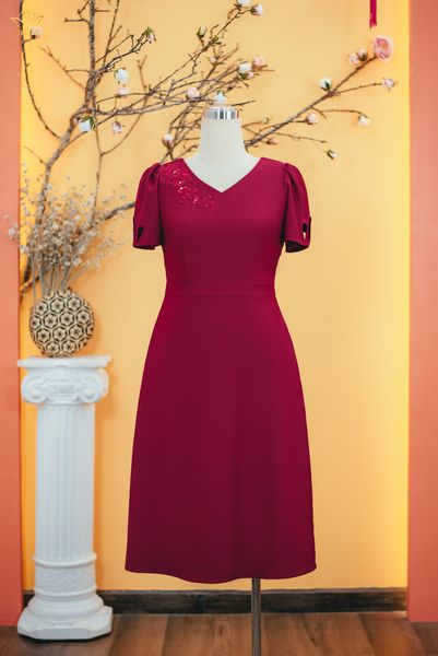 Đầm form A - Cổ tim kết hoa tay ngắn - AH - Đỏ đô - TTV1702