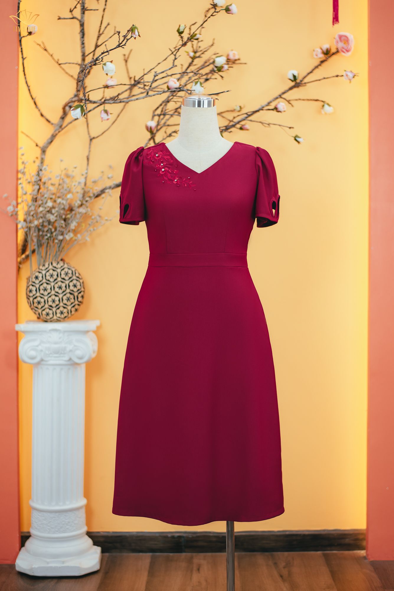 Đầm form A - Cổ tim kết hoa tay ngắn - AH - Đỏ đô - TTV1702