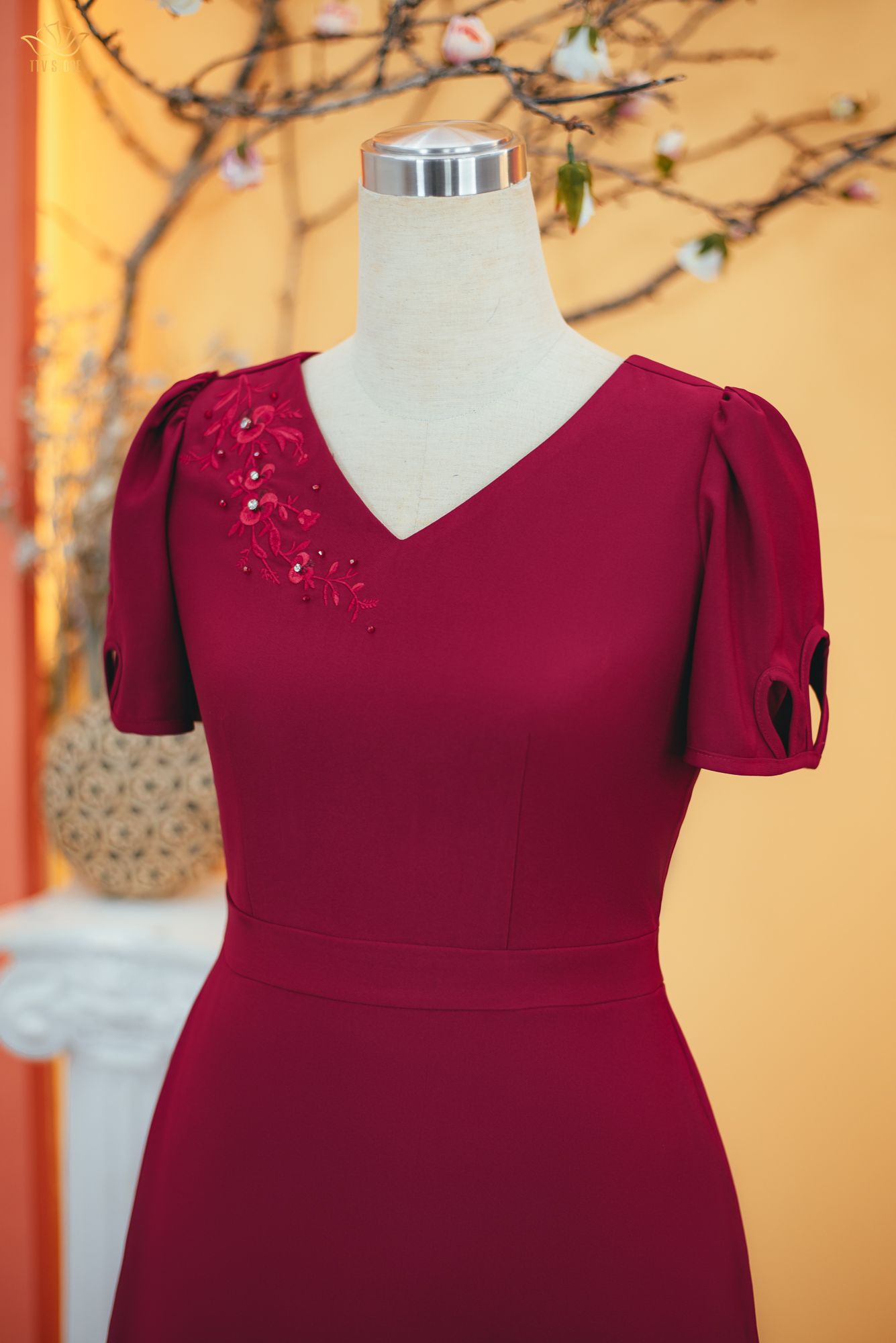 Đầm form A - Cổ tim kết hoa tay ngắn - AH - Đỏ đô - TTV1702