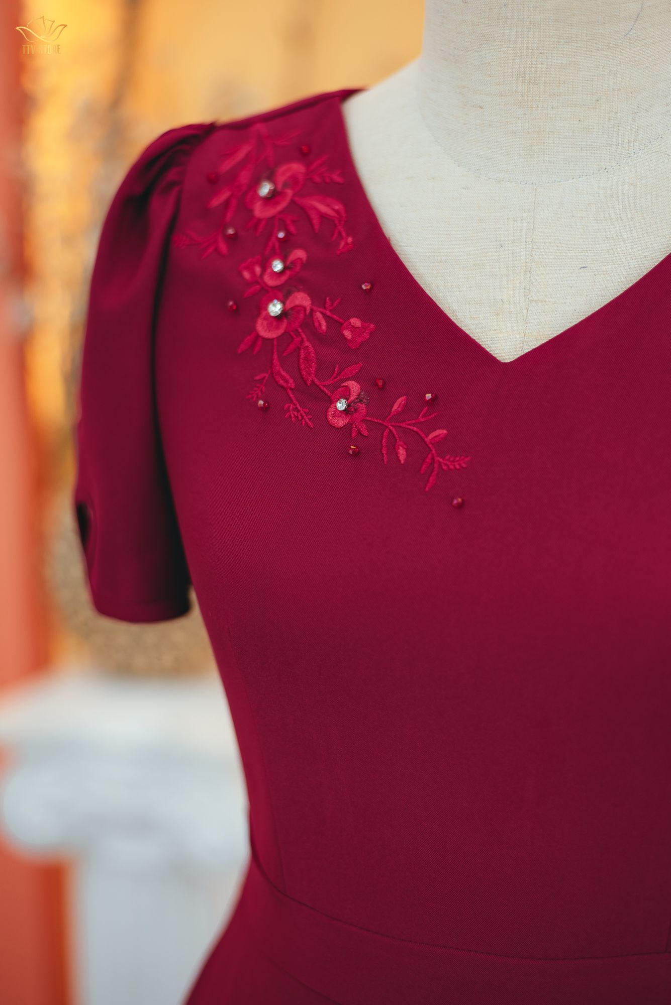 Đầm form A - Cổ tim kết hoa tay ngắn - AH - Đỏ đô - TTV1702