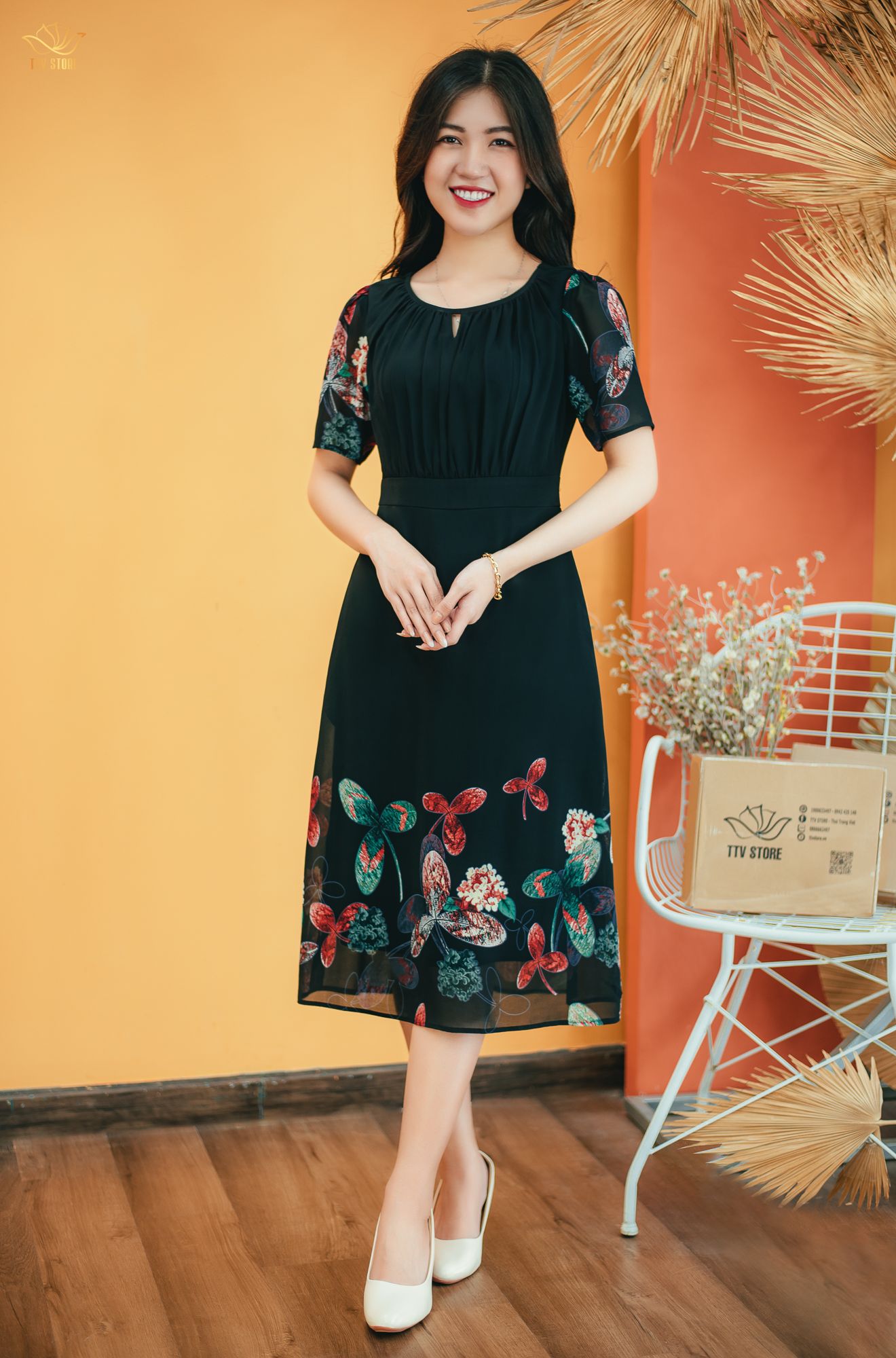 Đầm form A - Cổ tròn tay ngắn - CD - Đen hoa - TTV1403
