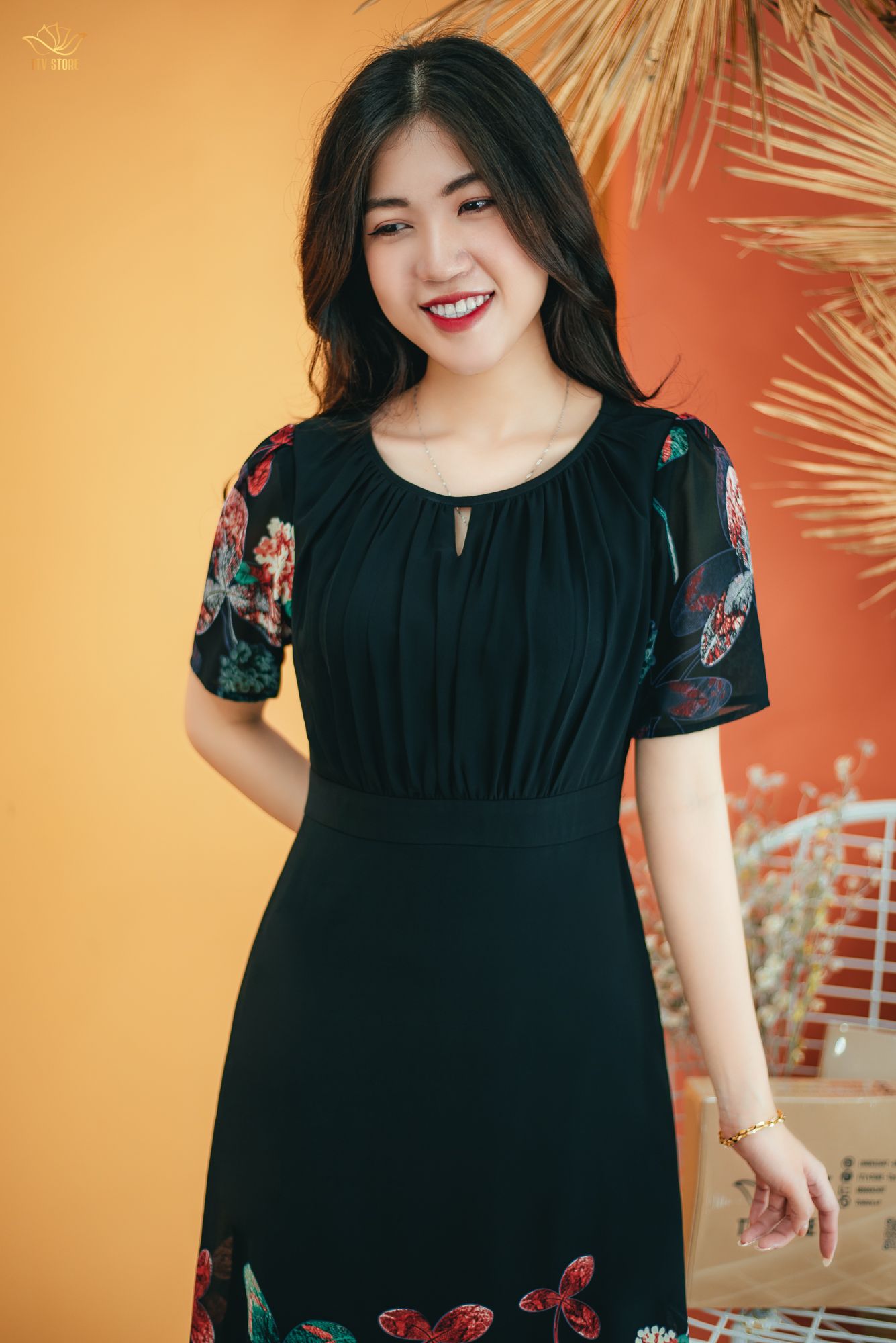 Đầm form A - Cổ tròn tay ngắn - CD - Đen hoa - TTV1403