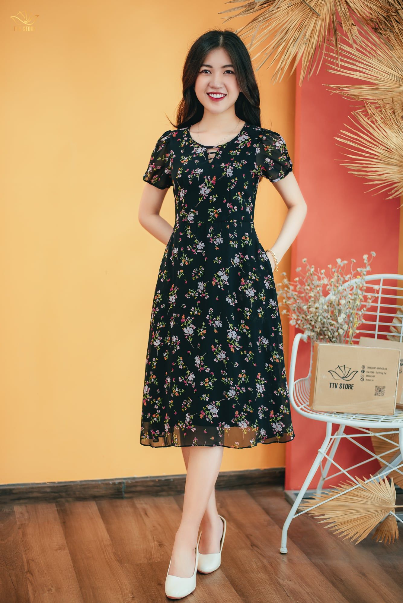 Đầm xòe - Cổ tròn khoét V tay đan dây - CT - Đen hoa - TTV1405