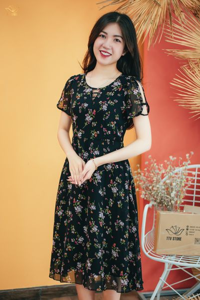 Đầm xòe - Cổ tròn khoét V tay đan dây - CT - Đen hoa - TTV1405
